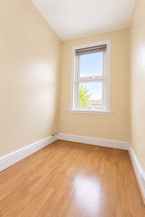 Gladstone Avenue, London photo 4