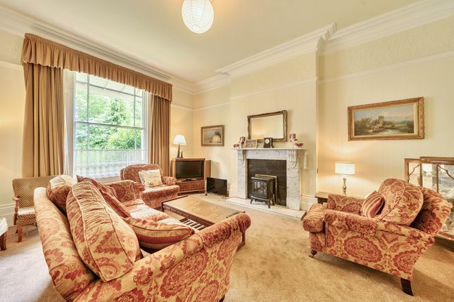 24, Avenue Road, Leamington Spa photo 2