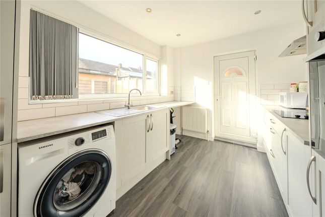 32, Kent Crescent, West Yorkshire photo 3
