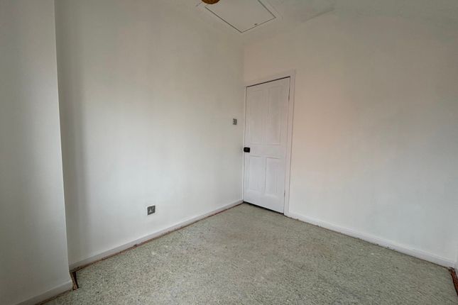 77, Rotherham photo 3