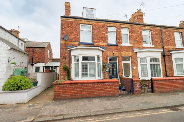 Thumbnail Terraced house for sale in Queens Terrace, Filey