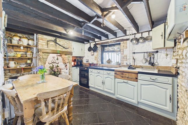 Whitcombe Cottages,2, Calne photo 3