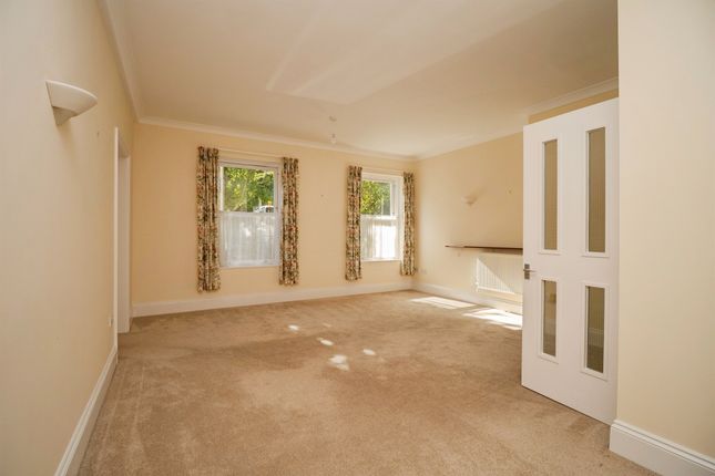 27, Hascombe Court, Somerleigh Road, Dorchester photo 3