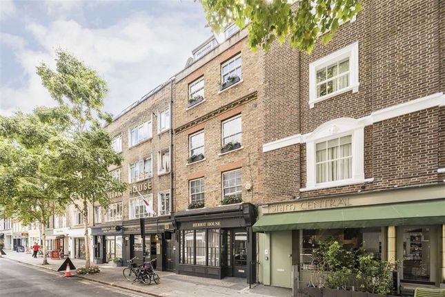 Flat to rent in Windmill Street, London W1T