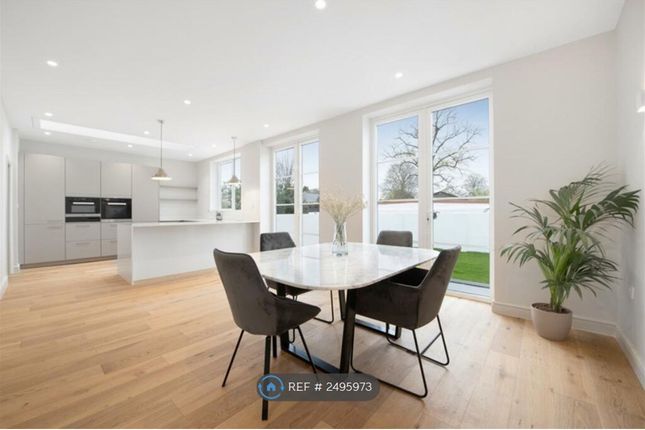 Breakfast/Dining Area
