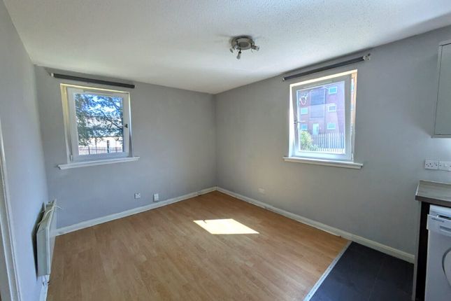 Flat 3, 16, Laichpark Loan, Edinburgh photo 3