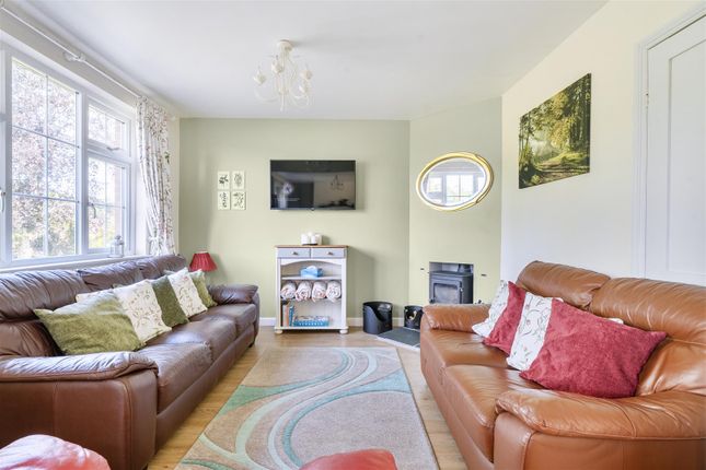 2 Clover Close, Shute, Axminster photo 4
