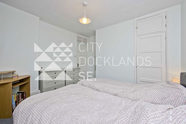129, Arnold Estate, London photo 4