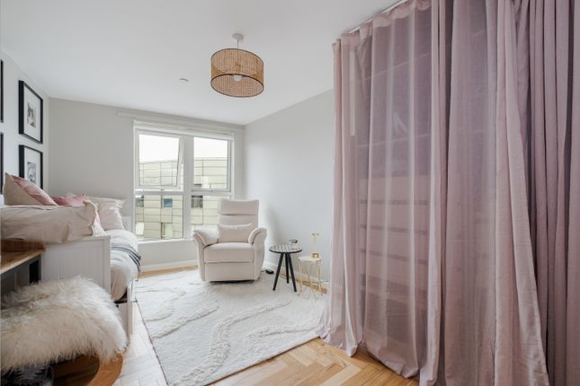 Flat 53, 3, Queensland Road, London photo 4