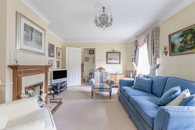 6, Mount Pleasant Close, Hertfordshire photo 2