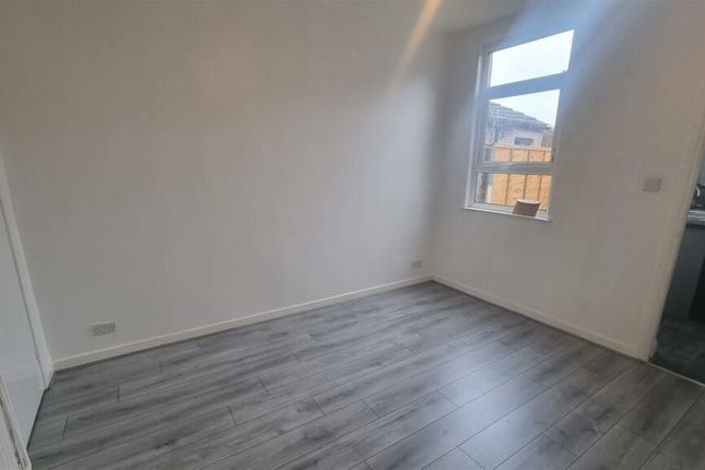 18 Springfield Road, Coventry photo 3