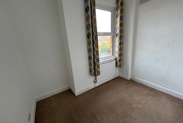 First Floor, Flat 2, 24 Broad Green Avenue, Croydon photo 5