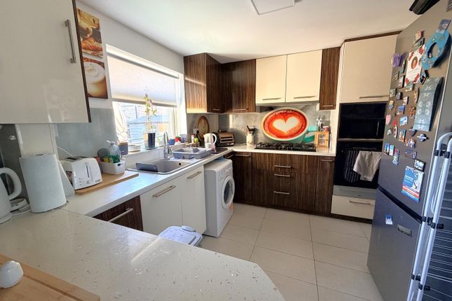 94, Beanfield Avenue, Corby photo 3