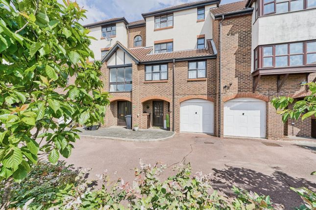 Flat for sale in Beaumont Place, Isleworth