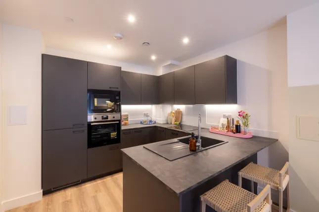 Square Roots - Hendon