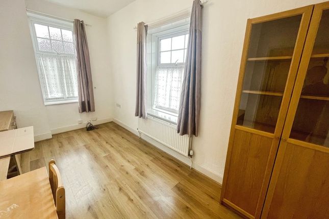 Flat 7 180, High Street, Bolton photo 2