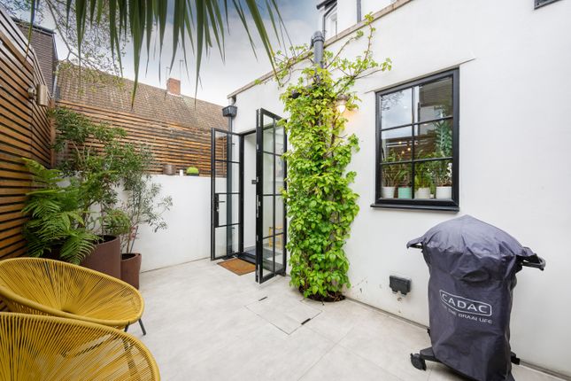 End terrace house for sale in Charteris Road, London