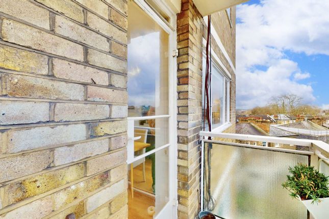 Flat for sale in Pemberton Gardens, Archway