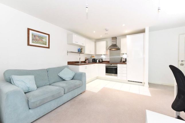 8, Beech House, Hersham photo 4