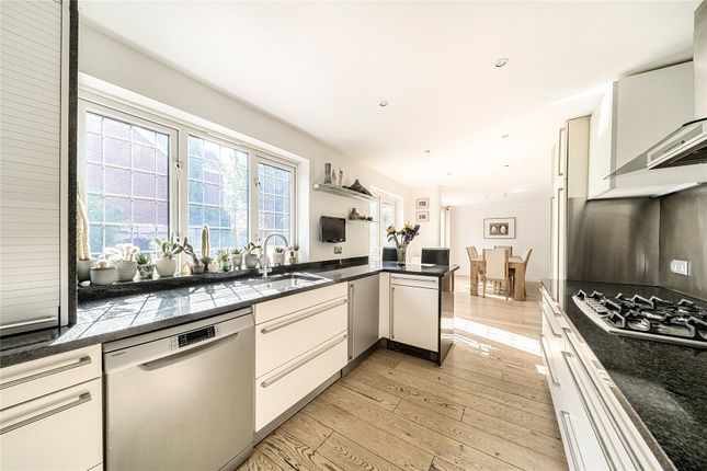 22, Danesfield, Surrey photo 4