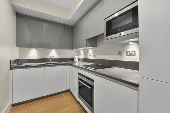 Flat 53 Collingwood House, 10, Clipstone Street, London photo 4