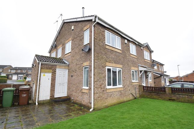 Town house to rent in Marston Walk, Altofts