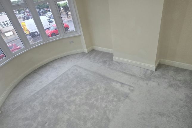 191 Abbs Cross Lane, Hornchurch photo 5