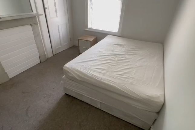 Carlyle Road, London photo 2