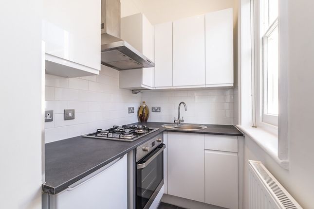 Flat C, 57 Wolsey Road, East Molesey photo 4