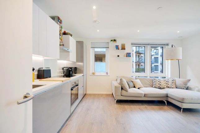 Juniper Drive, London photo 4