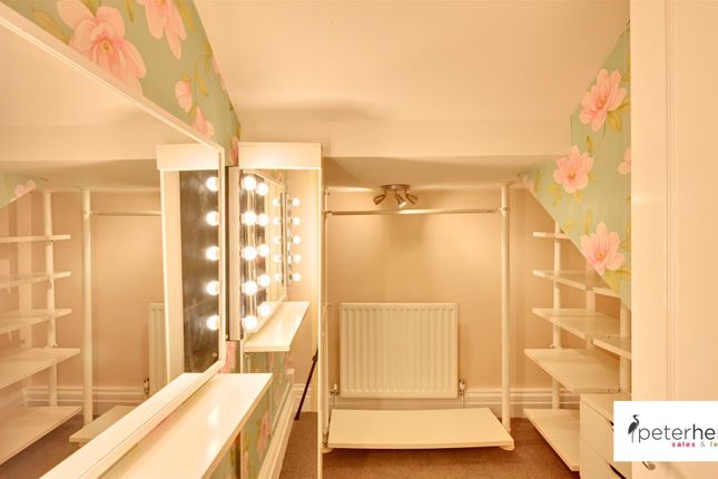 Dressing Room/Walk In Wardrobe