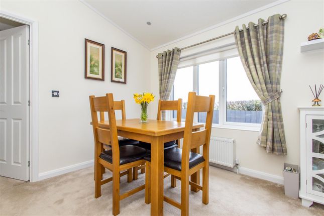 12, Whitecotes Residential Park, Tadcaster photo 4