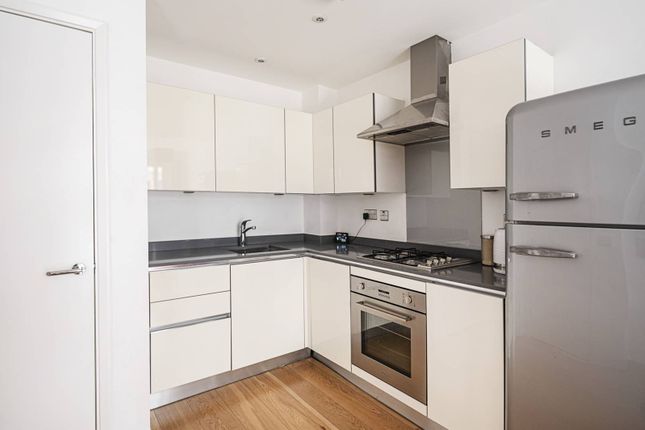 Thumbnail Flat for sale in Cresset Road, Hackney, London