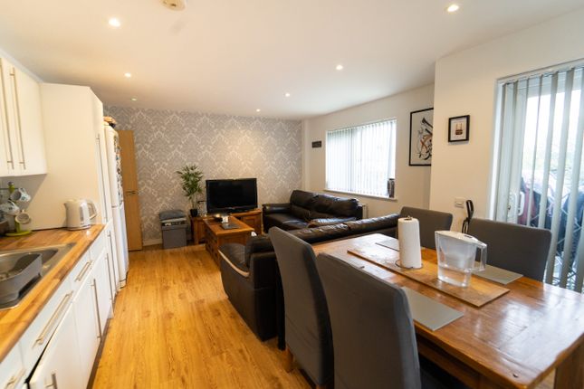 Flat for sale in Convent Way, Southall