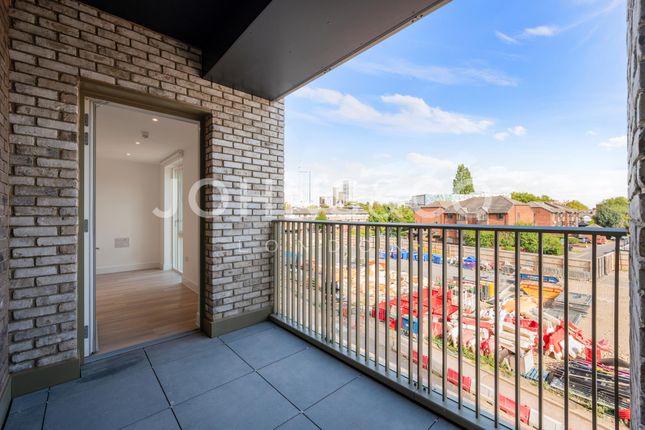 Flat 6 Monterrey House 3, Everdene Path, London photo 4