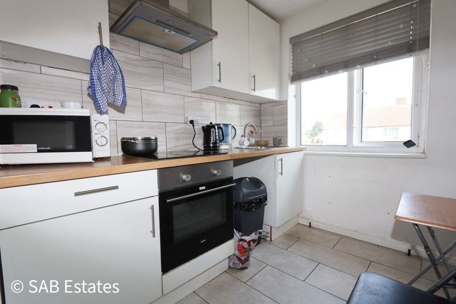 3 Thorn Close, Northolt photo 2
