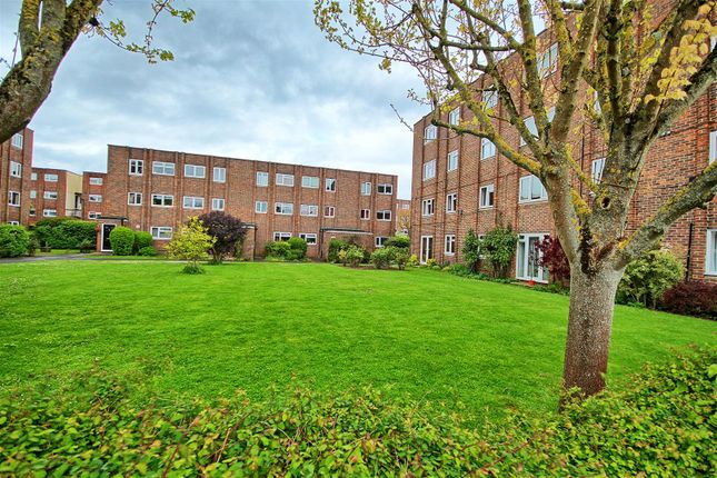 Thumbnail Flat for sale in Broadmeads, Ware