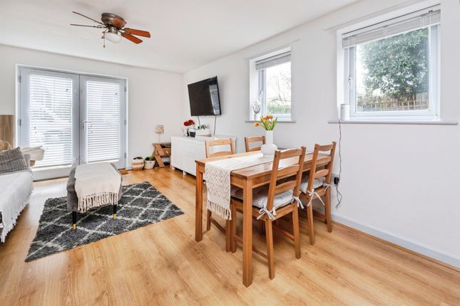 23, Addenbrookes Road, Newport Pagnell photo 2