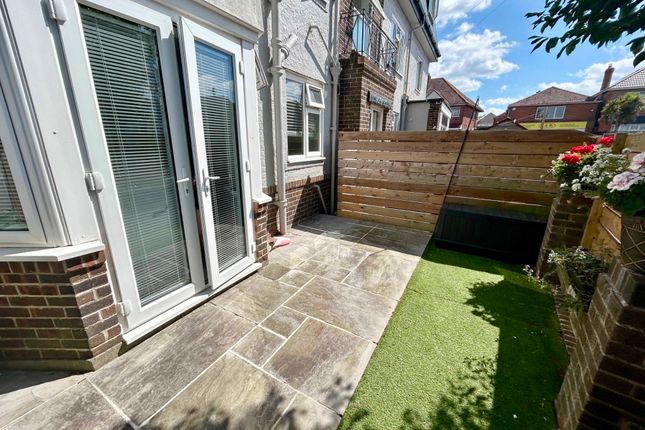 Flat 1b, 1036 Wimborne Road, BOURNEMOUTH photo 2