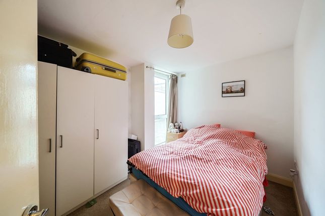 Flat 2 Clarenden House, 5, Cowleaze Road, Surrey photo 4