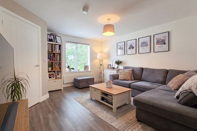 31 Beaufort Park, Wokingham, Berkshire photo 3