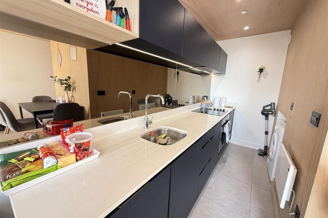 Apt 730, Sky Gardens, Manchester photo 3
