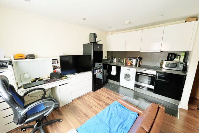 233, Heron House, Reading photo 2