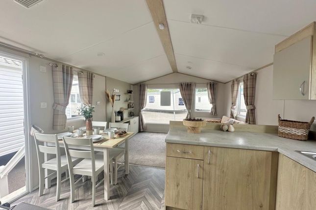 Broadland Sands Holiday Park, Corton photo 4