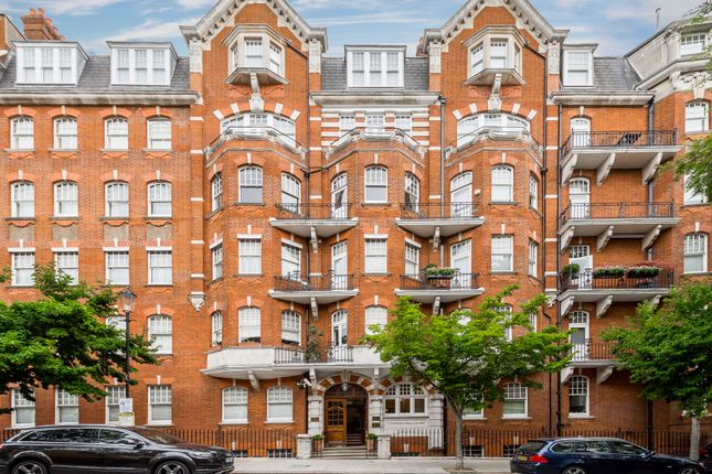 Flat for sale in Campden Hill Court, London