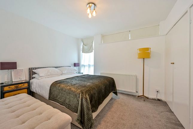 Levana Close, Wimbledon Park photo 4