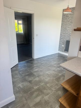 49B, Harper Fold Road, Manchester photo 4