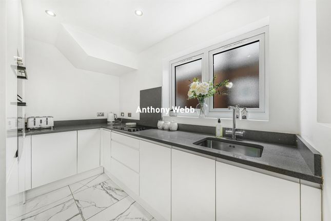 58, Greenway, London photo 3
