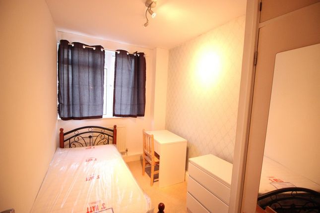 Shared accommodation to rent in Poplar, London