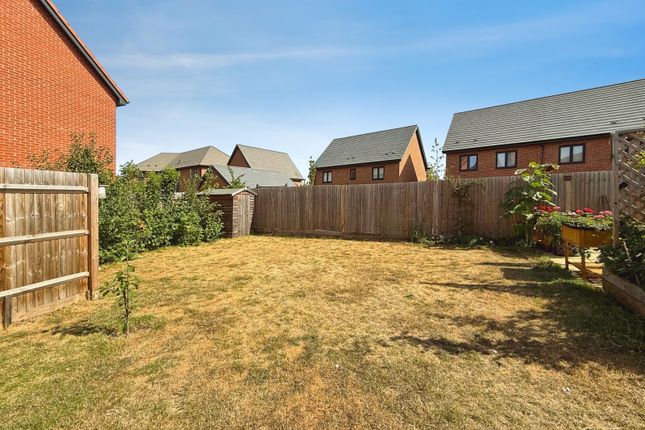 24, Paddock Way, Berkshire photo 4